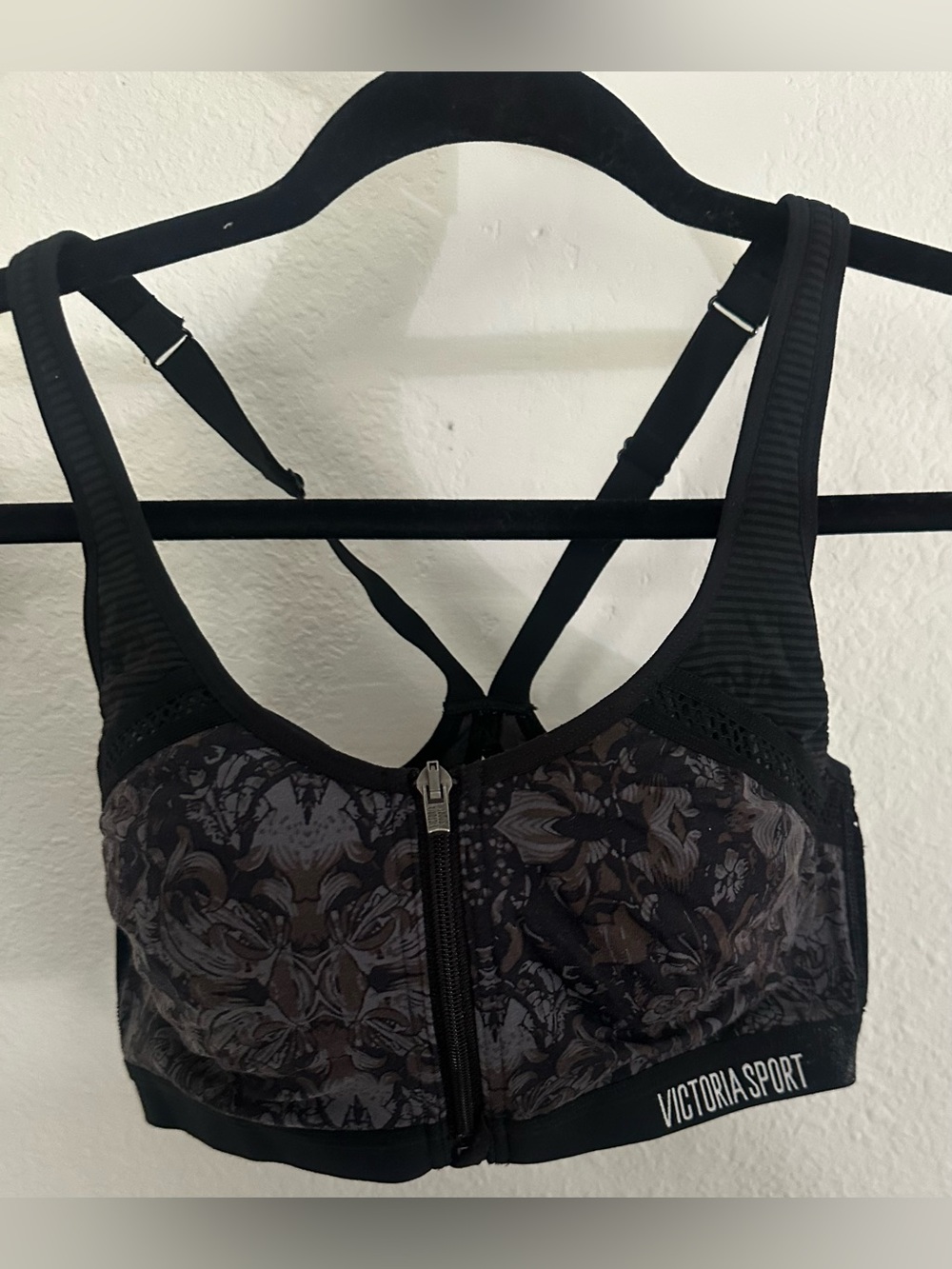 Victoria Sport Front-Zip Floral Performance Sports Bra - Black